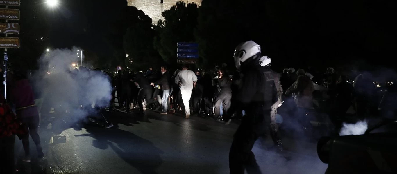 Θεσ/νίκη: Ξεσηκωμός φοιτητών στο ΑΠΘ ενάντια στο lockdown - Αρνούνται να «κλειδωθούν» στις εστίες τους (βίντεο)